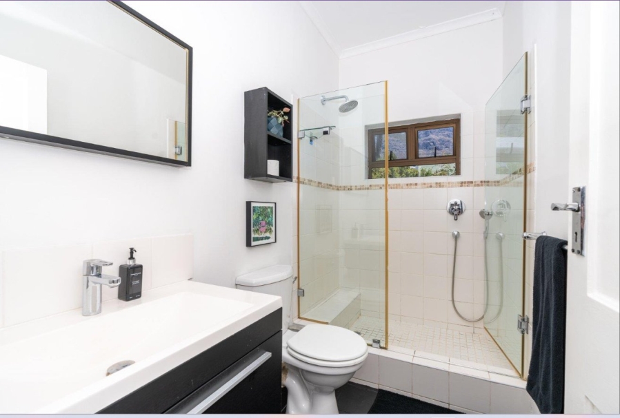 To Let 2 Bedroom Property for Rent in Vredehoek Western Cape